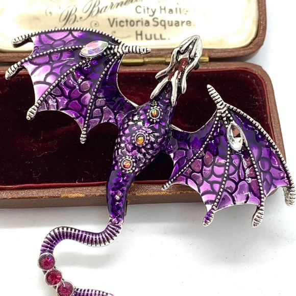 ❤️ 3/$35  Stunning Purple and Silver Flying Dragon Costume Brooch - Picture 2 of 5